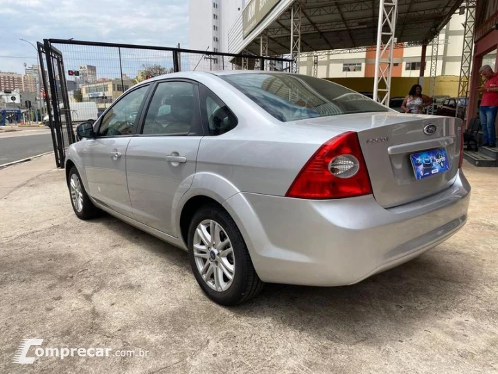 FOCUS SEDAN 2.0