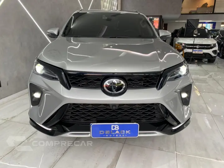 Hilux SW4 SRX Plat. 4x4 2.8 TB Die. Aut.