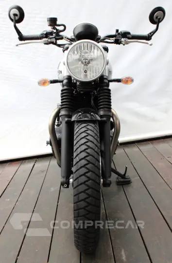 TRIUMPH STREET TWIN