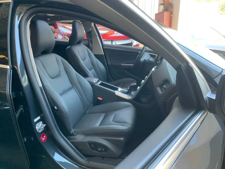 S60 T-4 MOMENTUM 2.0 190cv 4p