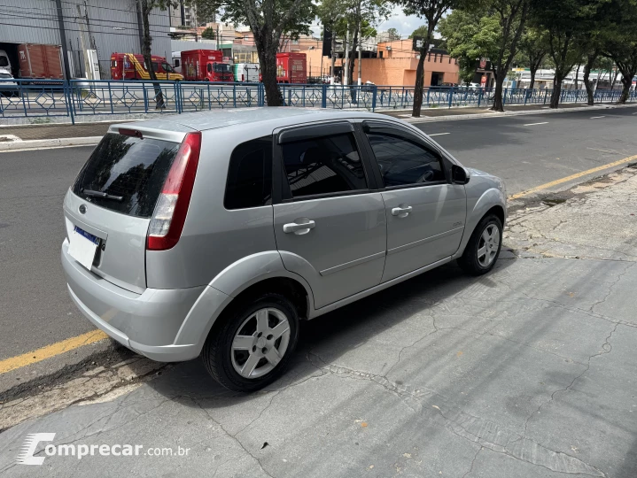 FIESTA 1.6 MPI Class Hatch 8V