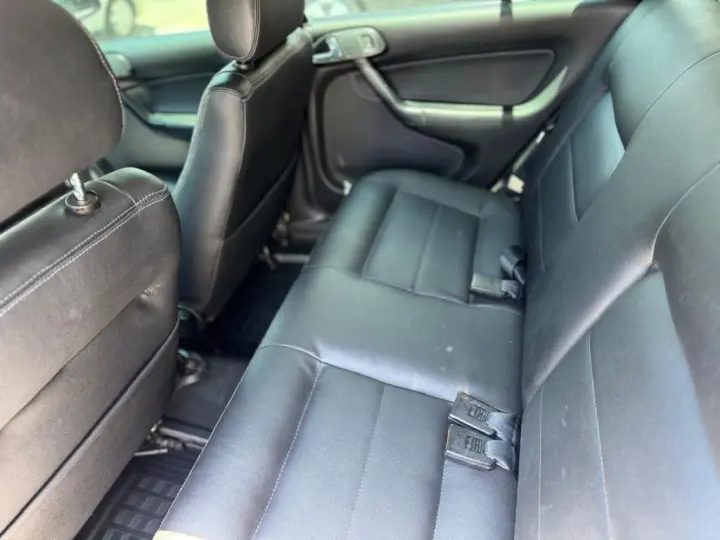 Gol 1000 Mi 16V/ Ouro 4p