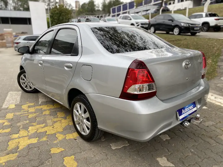 ETIOS 1.5 X PLUS SEDAN 16V FLEX 4P AUTOMÁTICO