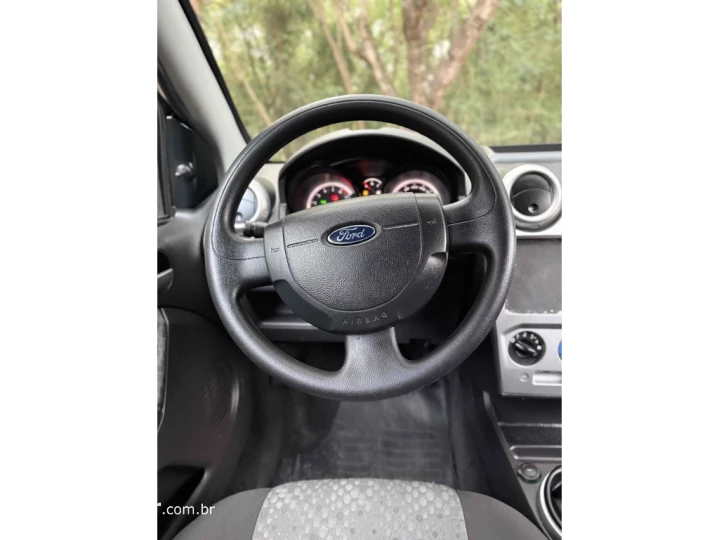 FIESTA 1.6 MPI Class Hatch 8V