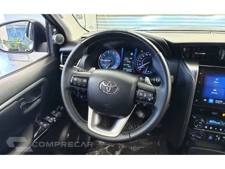 HILUX SW4 2.8 D-4D TURBO DIESEL SRX PLATINUM 7L 4X4 AUTOMÁTI