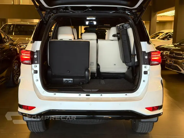 HILUX SW4 2.8 D-4D TURBO DIESEL DIAMOND 7L 4X4 AUTOMÁTICO