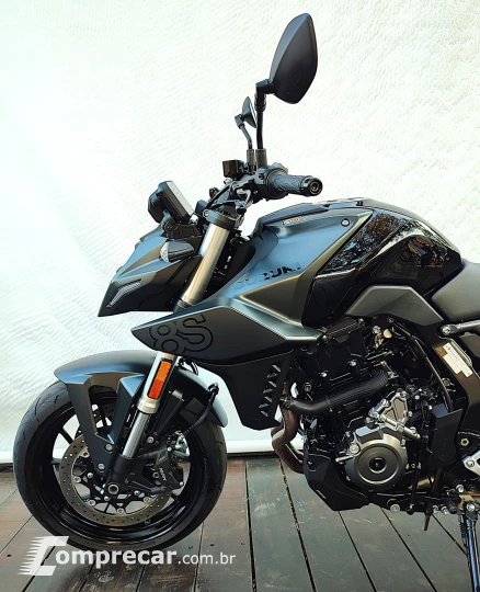 SUZUKI GSX-8S