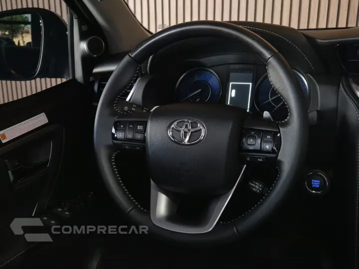 HILUX SW4 2.8 D-4D TURBO DIESEL SRX PLATINUM 7L 4X4 AUTOMÁTI