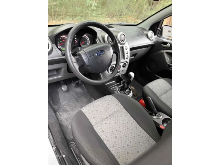 FIESTA 1.6 MPI Class Hatch 8V