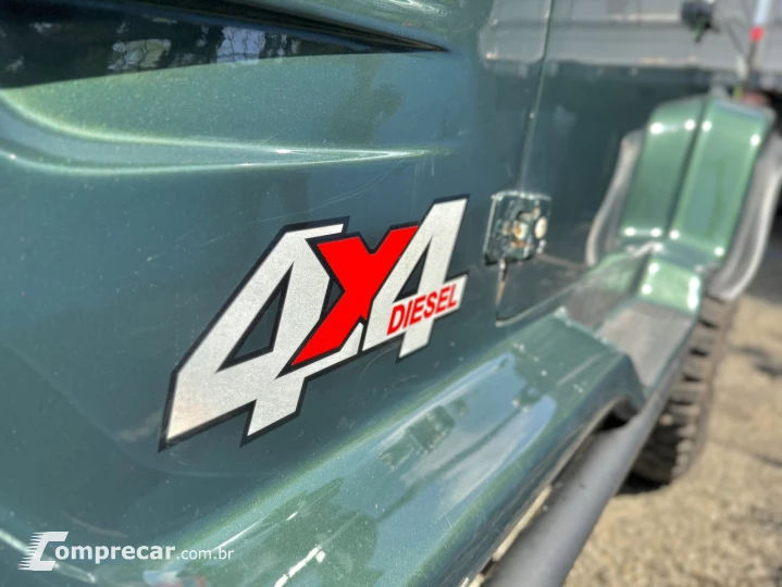 T-4 4x4 2.8 TB Int. Cap. Rígida Diesel