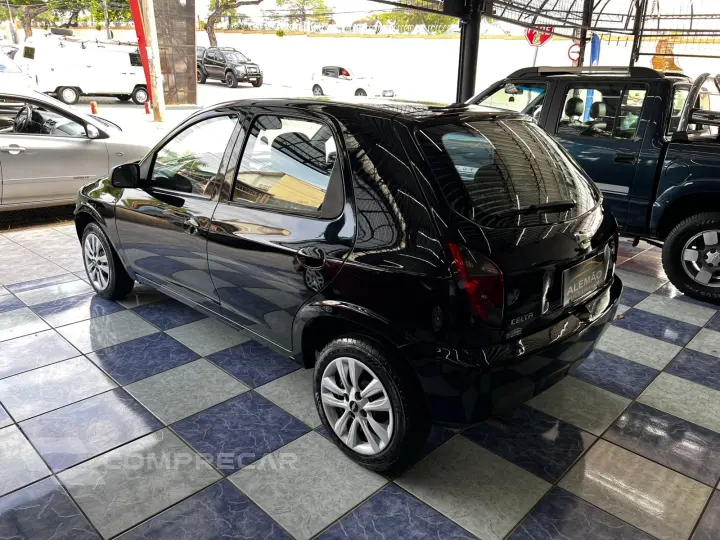 CELTA 1.0 MPFI LT 8V