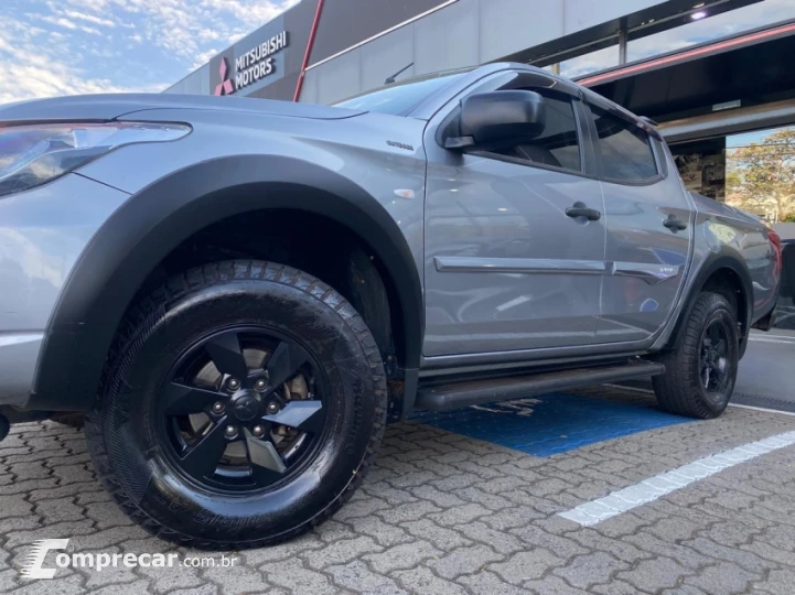 L200 TRITON 2.4 16V Turbo Sport Outdoor GLS CD 4X4