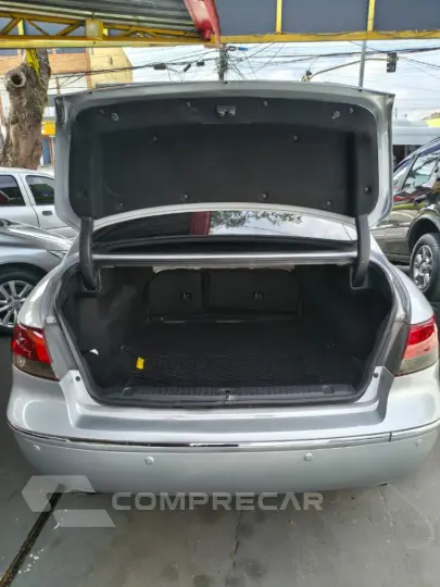 AZERA 3.3 MPFI GLS Sedan V6 24V