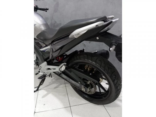 CB 250 F TWISTER - Street