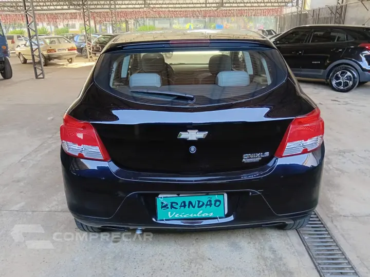 Chevrolet Onix LS