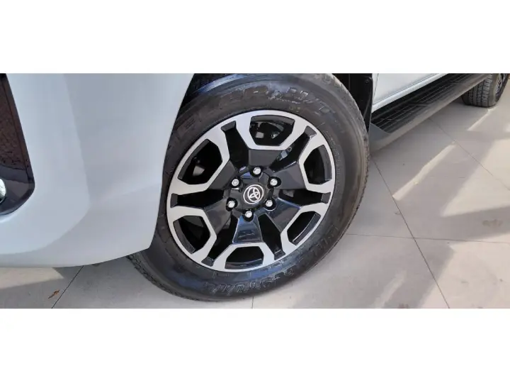 HILUX 2.8 D-4D TURBO DIESEL CD SRX 4X4 AUTOMÁTICO