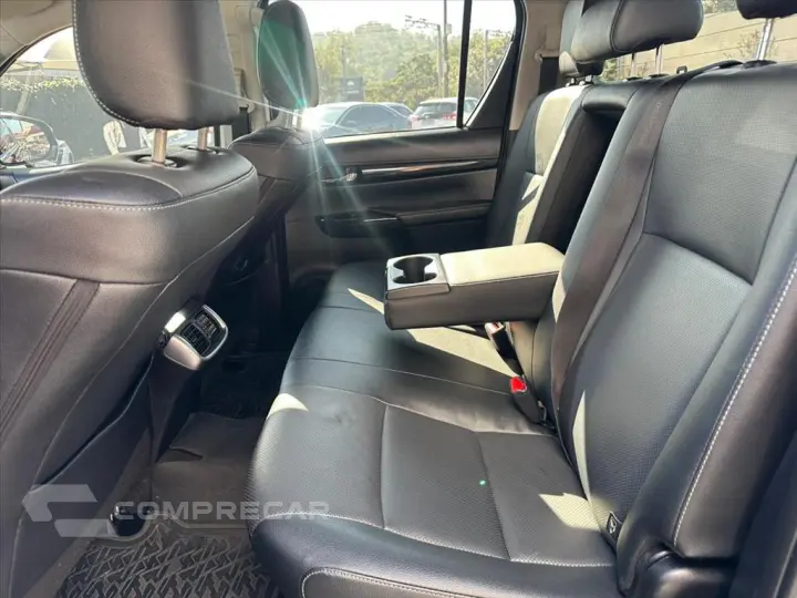 HILUX 2.8 D-4D TURBO DIESEL CD SRX 4X4 AUTOMÁTICO