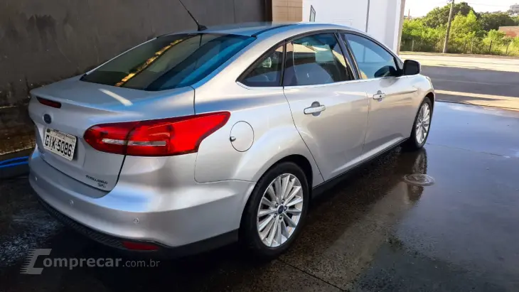 FOCUS 2.0 Titanium Fastback 16V