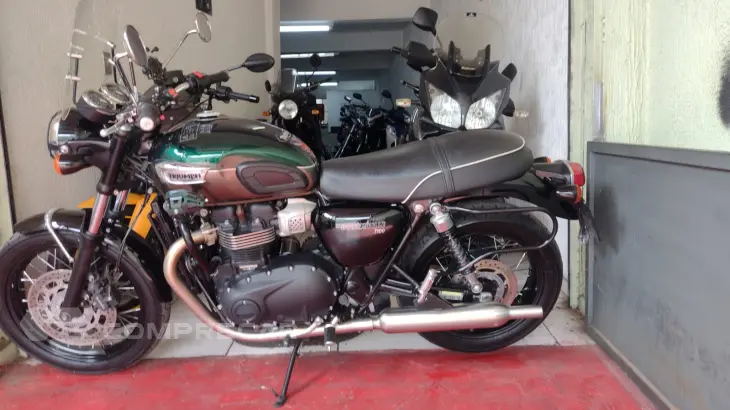 Bonneville T 100 stelth edition