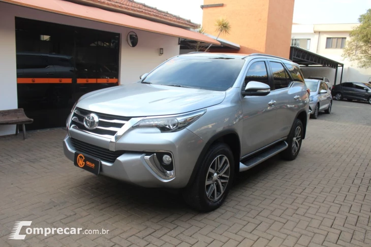 Hilux SW4 2.8 4P SRX 4X4 7 LUGARES TURBO DIESEL AUTOMÁTICO