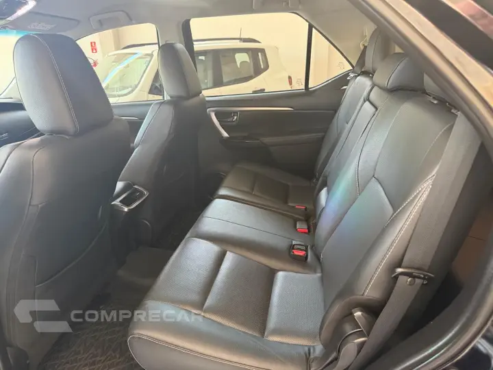 Hilux SW4 2.8 16V 4P SRX 4X4 7 LUGARES TURBO DIESEL AUTOMÁTI
