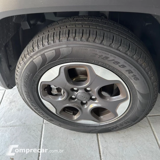 Renegade STD 1.8 4x2 Flex 16v Aut.