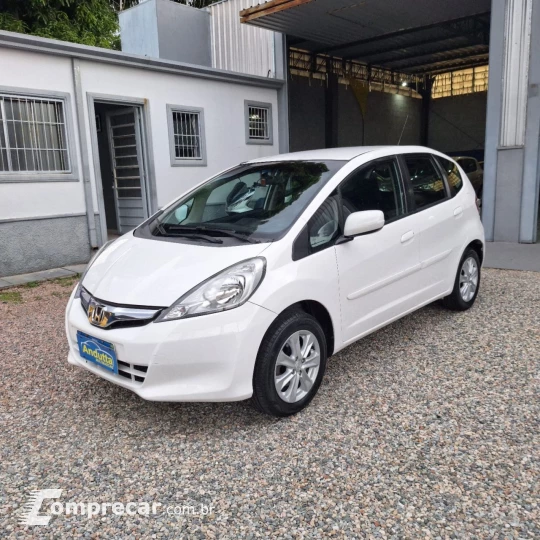 Fit 1.4 16V 4P LX FLEX