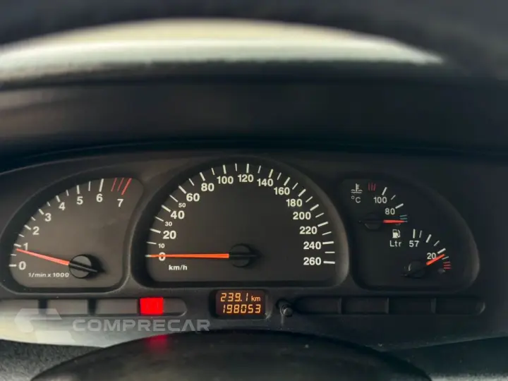 Vectra CD 2.2 16V / 2.0 16V Mec./Aut.