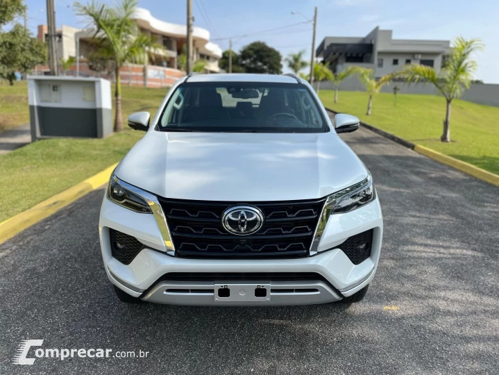 HILUX SW4 2.8 D-4D TURBO DIESEL SRX 4X4 AUTOMÁTICO