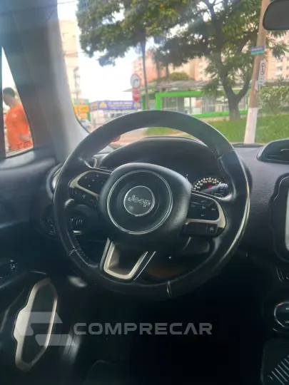 Renegade Longitude 1.8 4x2 Flex 16V Aut.