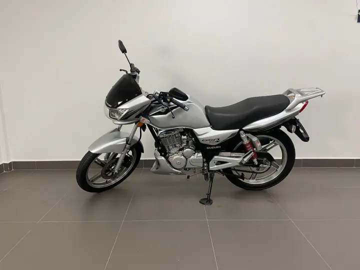 SUZUKI GSR 125 S