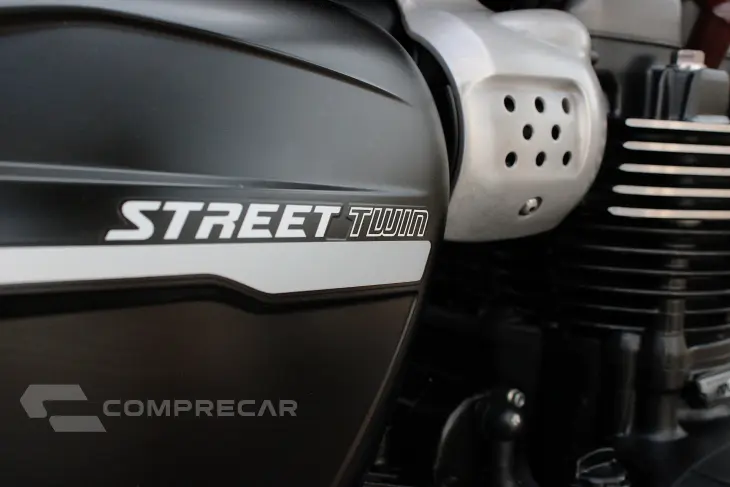TRIUMPH STREET TWIN