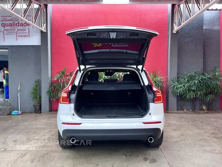 XC60 2.0 D5 DIESEL MOMENTUM AWD GEARTRONIC
