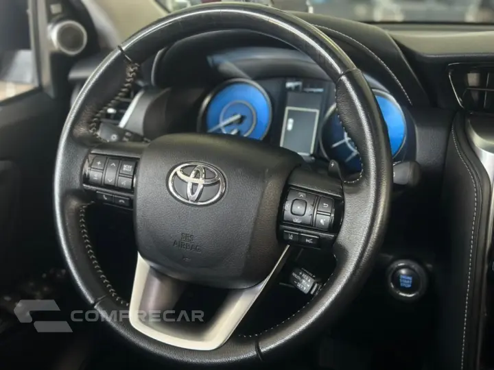 HILUX SW4 2.8 D-4D TURBO DIESEL SRX 7L 4X4 AUTOMÁTICO