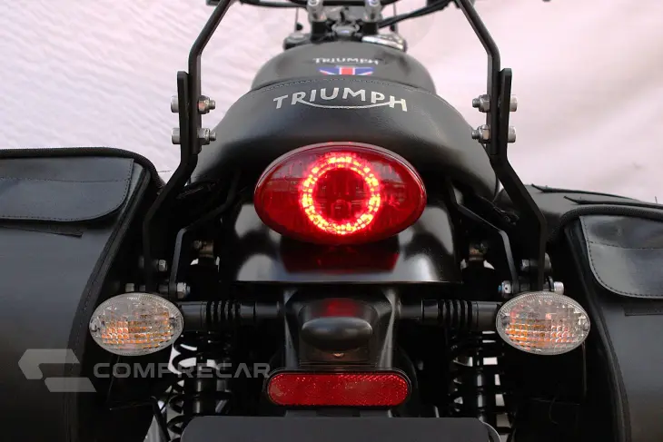 TRIUMPH STREET TWIN