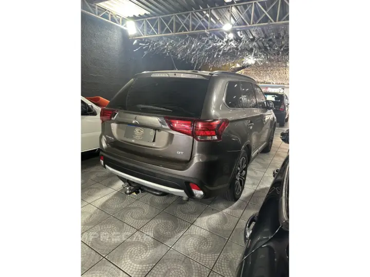 OUTLANDER 3.0 GT 4X4 V6 24V GASOLINA 4P AUTOMÁTICO