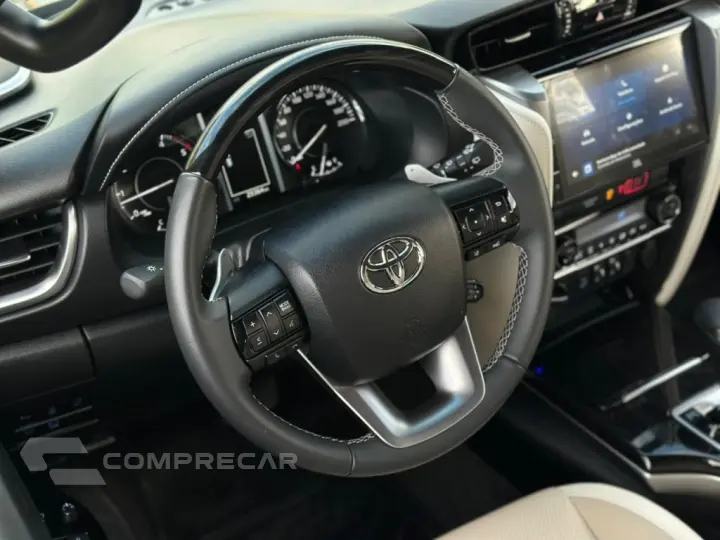 HILUX SW4 2.8 D-4D TURBO DIESEL DIAMOND 7L 4X4 AUTOMÁTICO