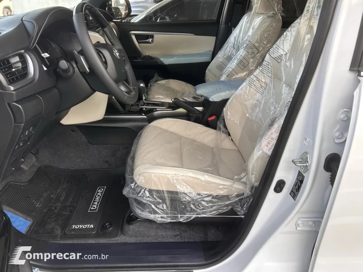 HILUX SW4 2.8 D-4D TURBO DIAMOND 7L 4X4 AUTOMÁTICO