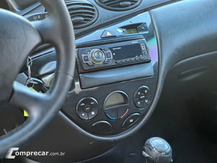FOCUS 2.0 GHIA SEDAN 16V GASOLINA 4P MANUAL