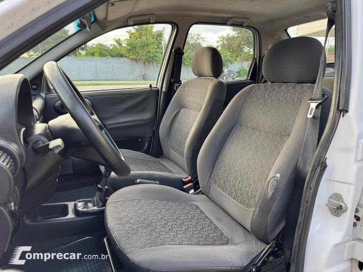 CORSA 1.0 MPFI Sedan 8V