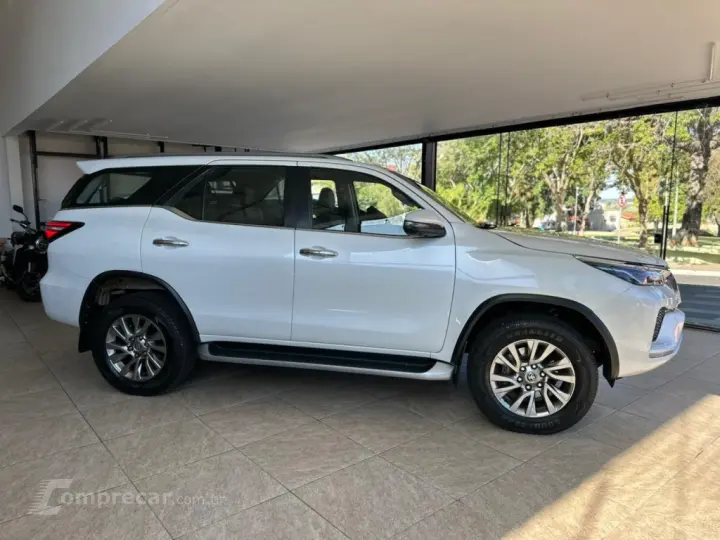 HILUX SW4 2.8 D-4D TURBO DIESEL SRX 7L 4X4 AUTOMÁTICO