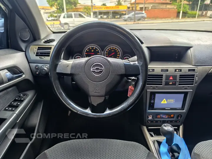 VECTRA 2.0 MPFI GT HATCH 8V FLEX 4P MANUAL