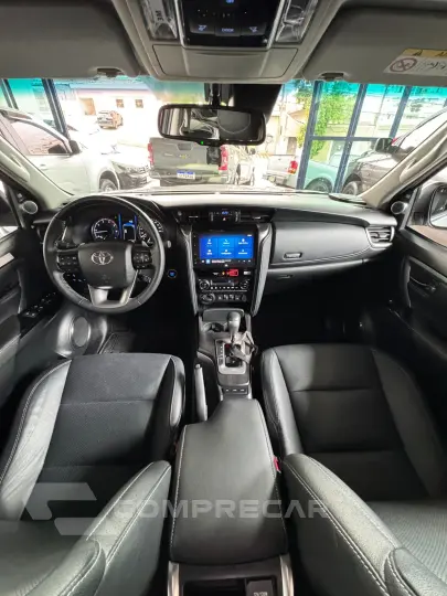 Hilux SW4 SRX Plat. 4x4 2.8 TB Die. Aut.
