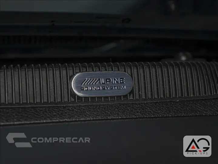 CLASSIC 5.7 V8 Laramie Night Edition CD 4X4