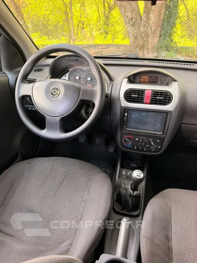CORSA 1.4 MPFI Premium Sedan 8V