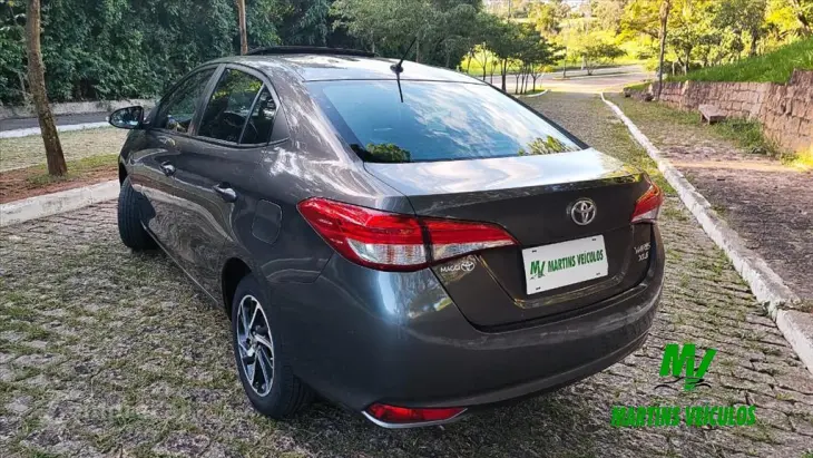 YARIS 1.5 16V FLEX SEDAN XLS CONNECT MULTIDRIVE