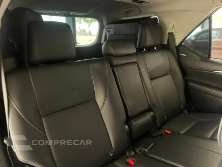 HILUX SW4 2.8 D-4D TURBO DIESEL SRX 7L 4X4 AUTOMÁTICO