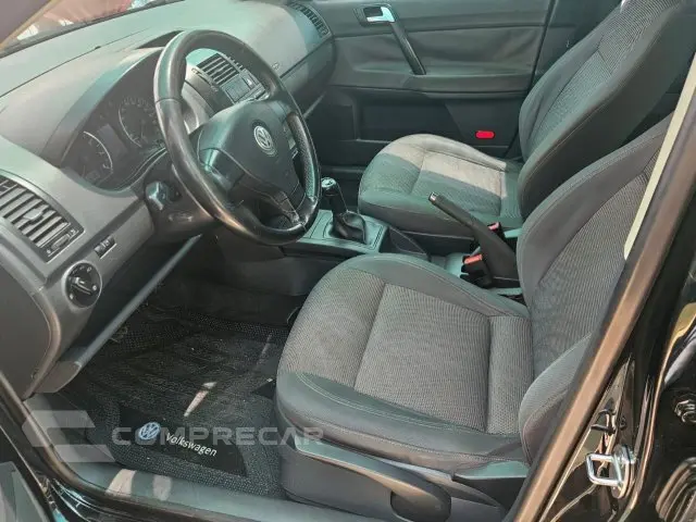 POLO SEDAN - 1.6 MI COMFORTLINE 8V 4P MANUAL