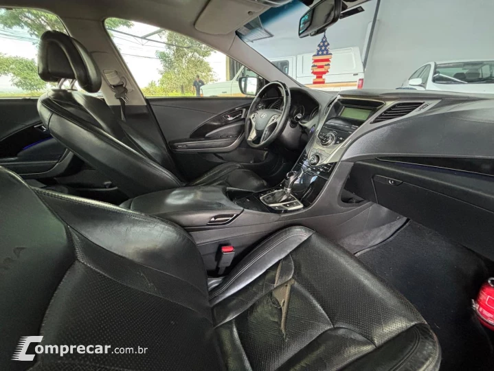 AZERA 3.3 MPFI GLS Sedan V6 24V