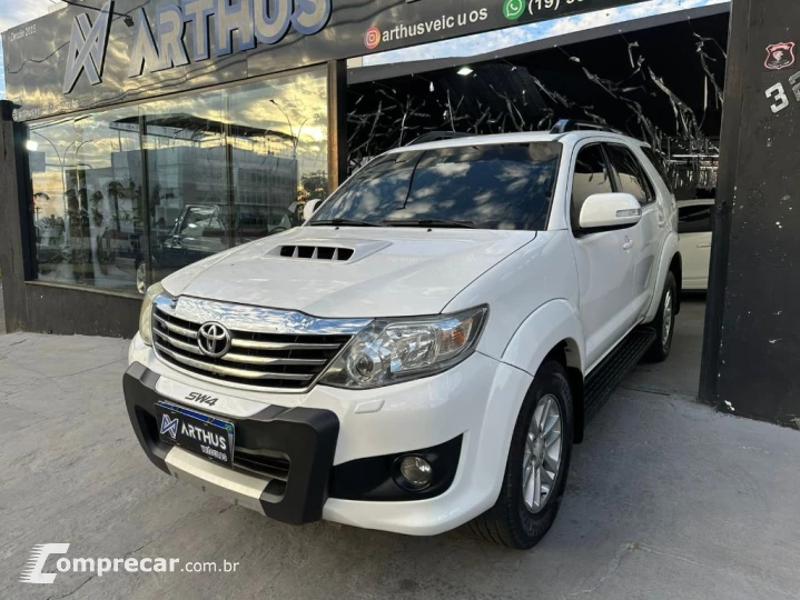 Hilux SW4 SRV D4-D 4x4 3.0 TDI Dies. Aut